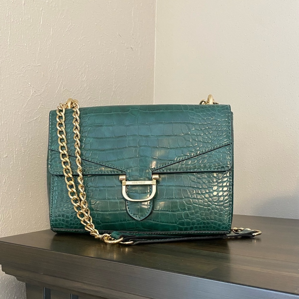 Nine West pine Green Crossbody with gold chain | faux croc